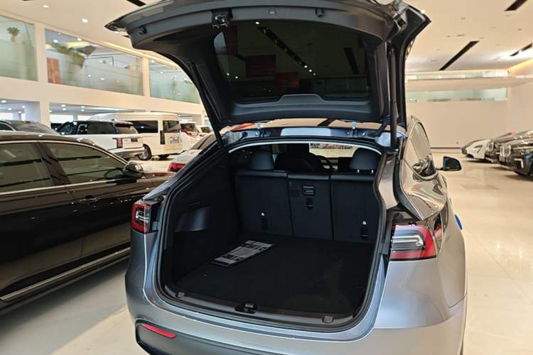 Used Tesla Model Y 2024 Rear-Wheel-Drive Version Trunk