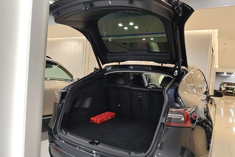 Used Tesla Model Y 2024 Long-Range All-Wheel-Drive Version Trunk