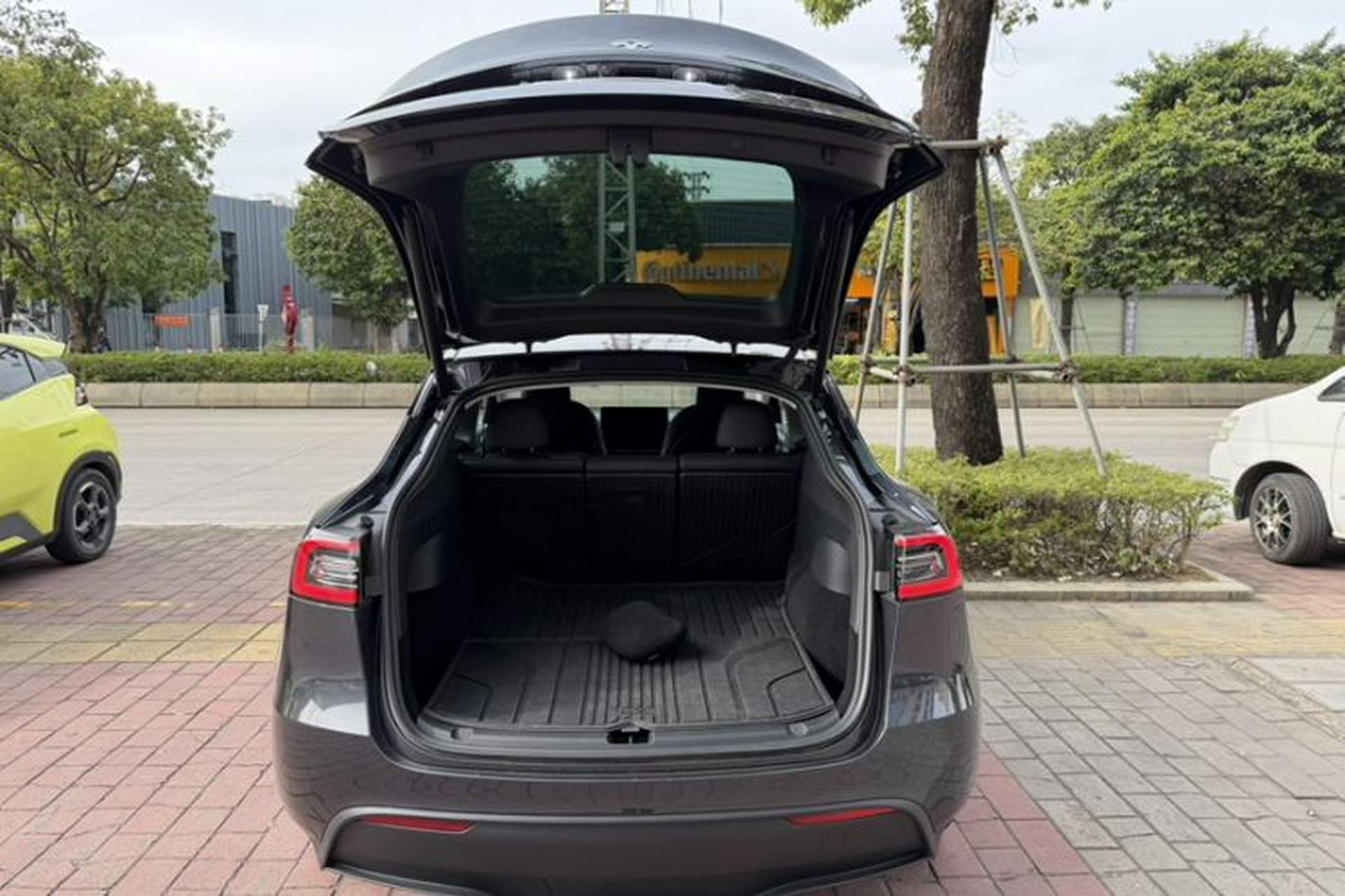 Used Tesla Model Y 2024 Rear-Wheel-Drive Version Trunk