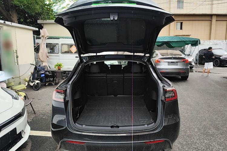 Used Tesla Model Y 2024 Long-Range All-Wheel-Drive Version Trunk