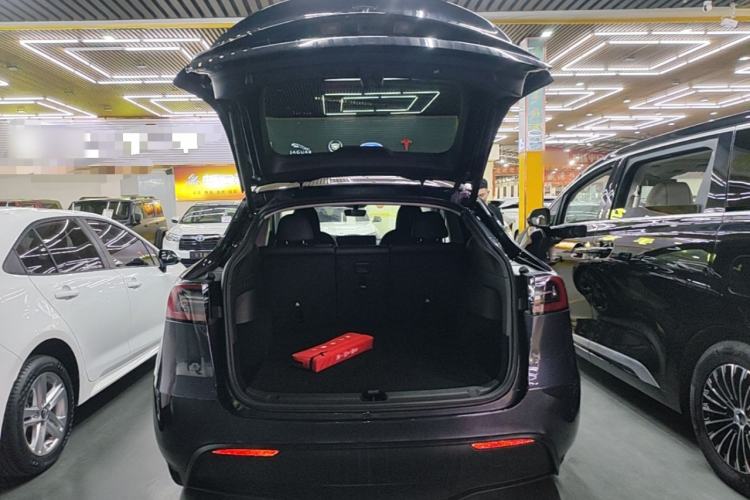 Used Tesla Model Y 2024 Long-Range All-Wheel-Drive Version Trunk