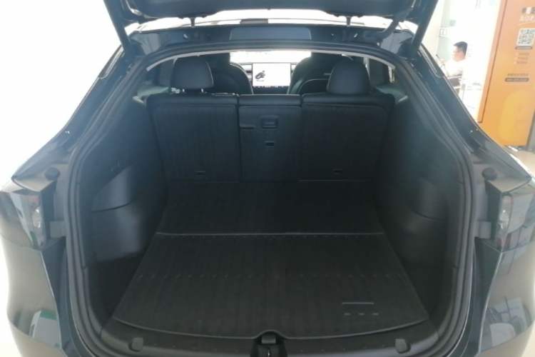 Used Tesla Model Y 2024 Long-Range All-Wheel-Drive Version Trunk