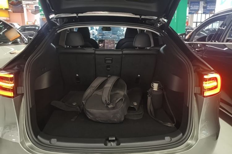 Used Tesla Model Y 2024 Long-Range All-Wheel-Drive Version Trunk