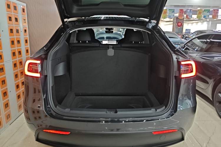 Used Tesla Model Y 2024 Long-Range All-Wheel-Drive Version Trunk