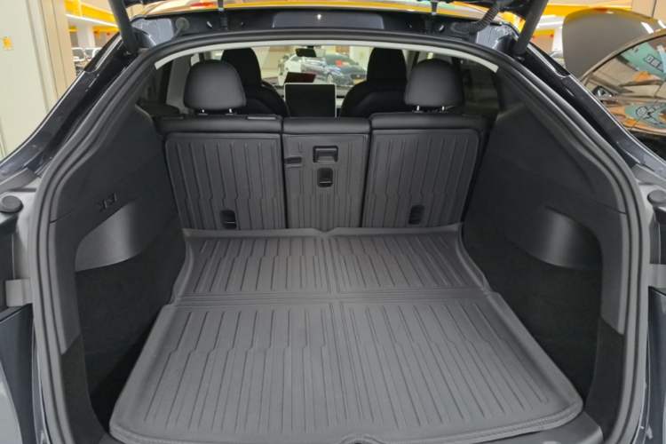 Used Tesla Model Y 2024 Long-Range All-Wheel-Drive Version Trunk