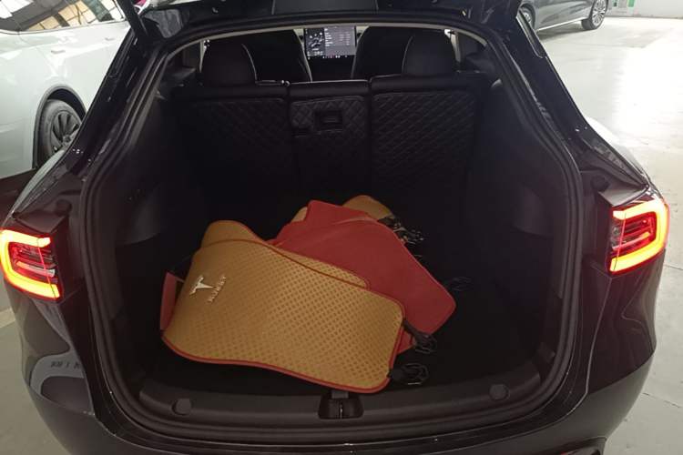 Used Tesla Model Y 2024 Rear-Wheel-Drive Version Trunk