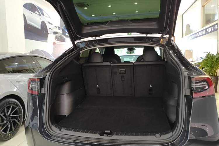 Used Tesla Model Y 2024 Rear-Wheel-Drive Version Trunk