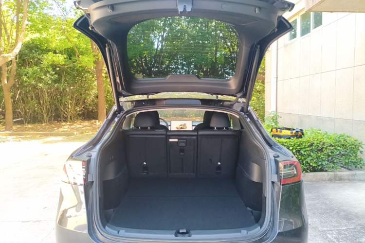 Used Tesla Model Y 2024 Long-Range All-Wheel-Drive Version Trunk