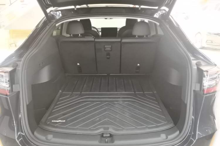 Used Tesla Model Y 2024 Rear-Wheel-Drive Version Trunk