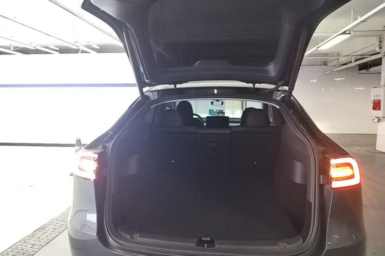 Used Tesla Model Y 2024 Rear-Wheel-Drive Version Trunk
