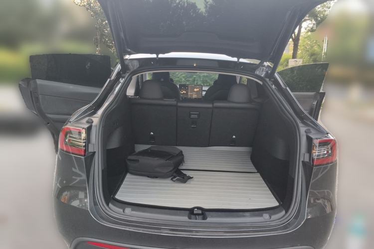 Used Tesla Model Y 2024 Long-Range All-Wheel-Drive Version Trunk