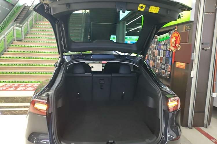 Used Tesla Model Y 2024 Rear-Wheel-Drive Version Trunk