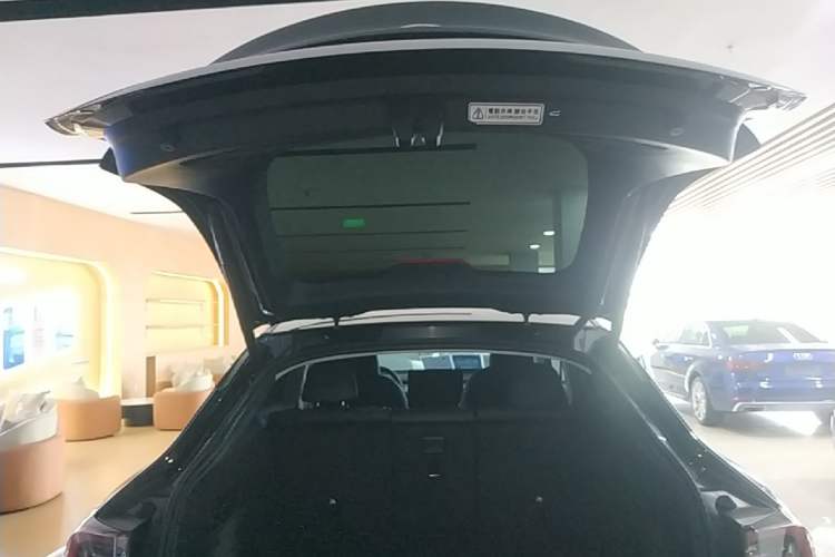 Used Tesla Model Y 2024 Rear-Wheel-Drive Version Trunk