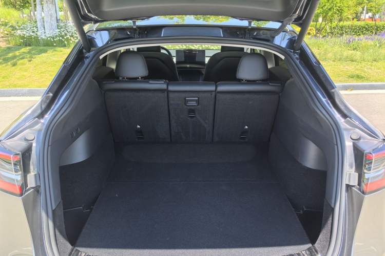 Used Tesla Model Y 2024 Rear-Wheel-Drive Version Trunk