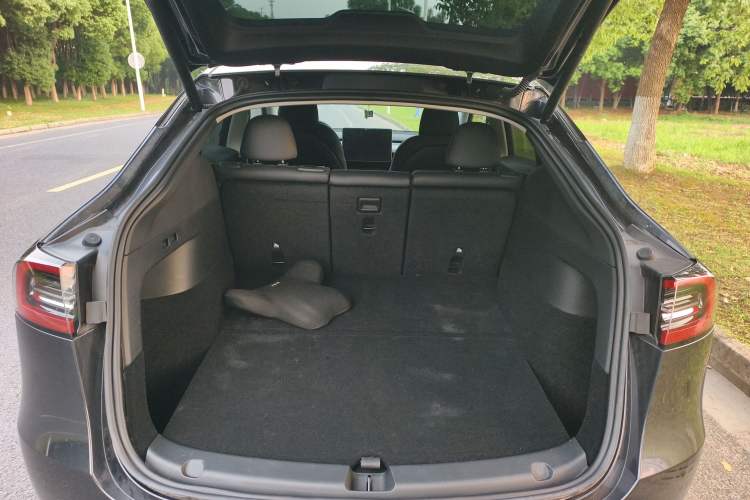 Used Tesla Model Y 2024 Rear-Wheel-Drive Version Trunk