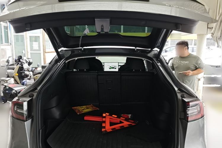 Used Tesla Model Y 2024 Long-Range All-Wheel-Drive Version Trunk
