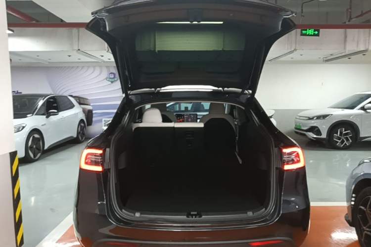 Used Tesla Model Y 2024 Rear-Wheel-Drive Version Trunk