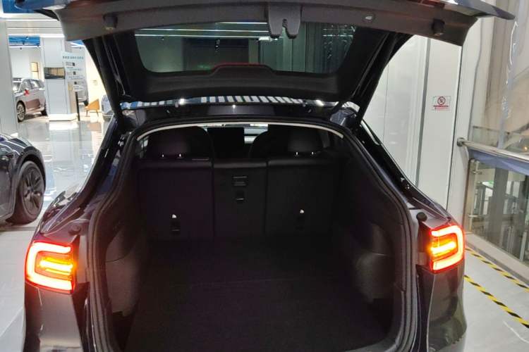 Used Tesla Model Y 2024 Rear-Wheel-Drive Version Trunk