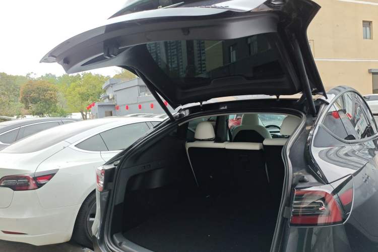 Used Tesla Model Y 2024 Long-Range All-Wheel-Drive Version Trunk