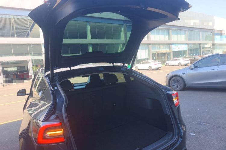 Used Tesla Model Y 2024 Long-Range All-Wheel-Drive Version Trunk
