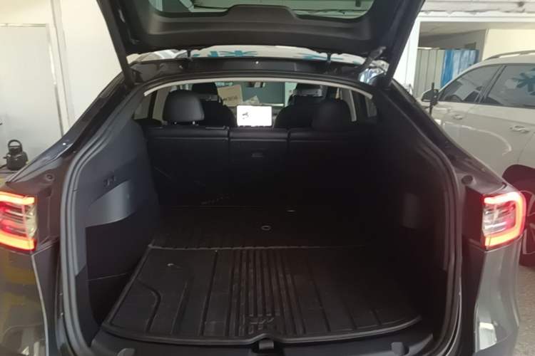 Used Tesla Model Y 2024 Rear-Wheel-Drive Version Trunk