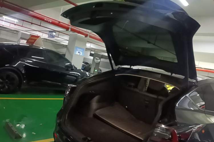 Used Tesla Model Y 2024 Rear-Wheel-Drive Version Trunk