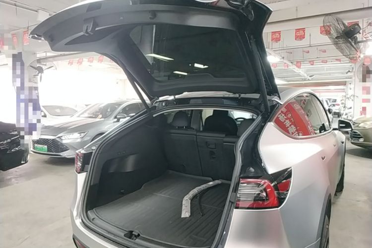 Used Tesla Model Y 2024 Long-Range All-Wheel-Drive Version Trunk