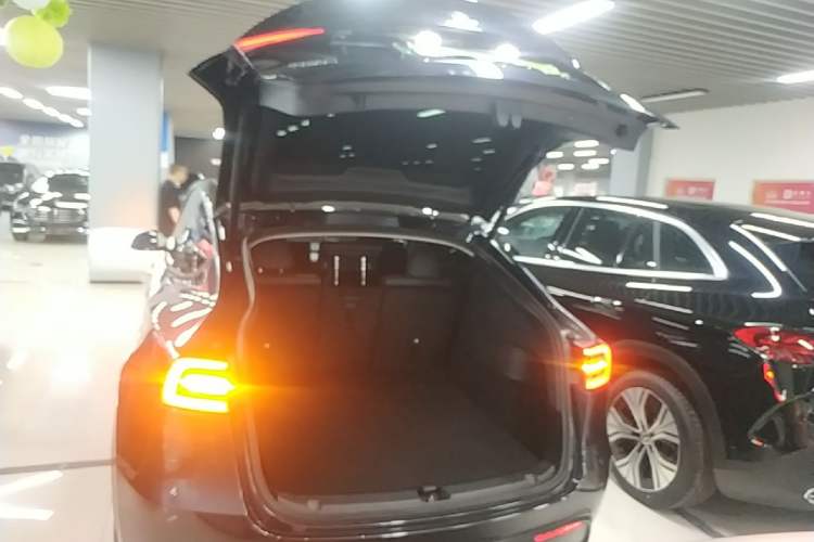 Used Tesla Model Y 2024 Long-Range All-Wheel-Drive Version Trunk