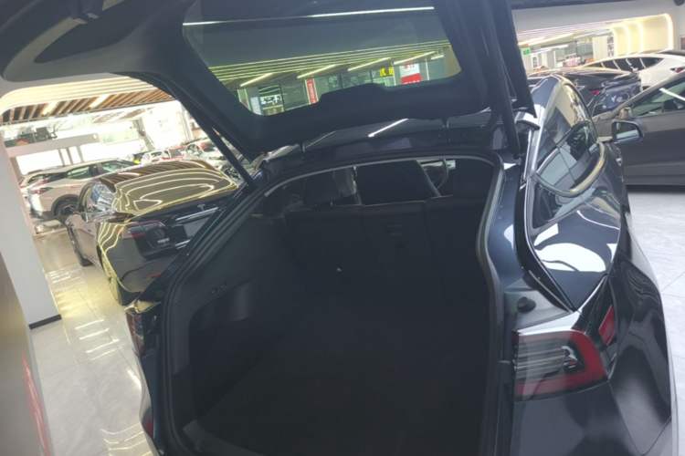 Used Tesla Model Y 2024 Rear-Wheel-Drive Version Trunk