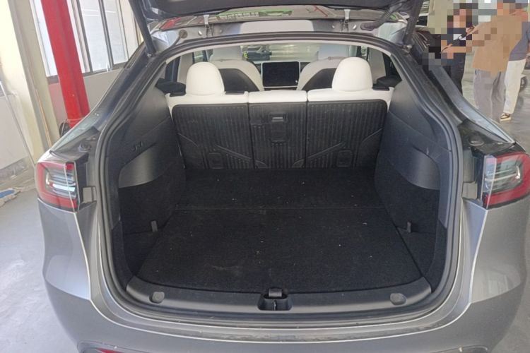 Used Tesla Model Y 2024 Long-Range All-Wheel-Drive Version Trunk