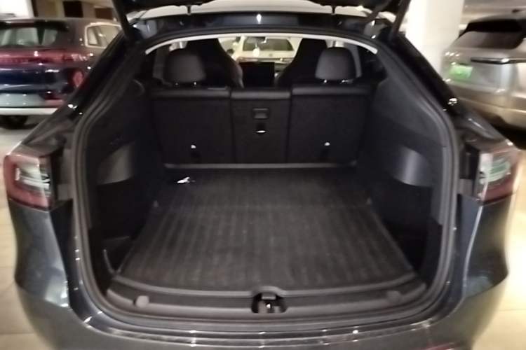 Used Tesla Model Y 2024 Rear-Wheel-Drive Version Trunk