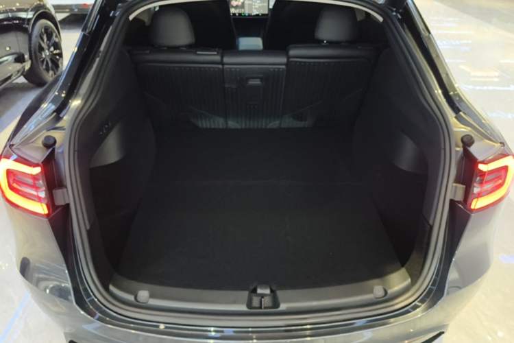 Used Tesla Model Y 2024 Rear-Wheel-Drive Version Trunk