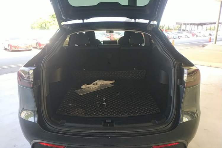Used Tesla Model Y 2024 Rear-Wheel-Drive Version Trunk