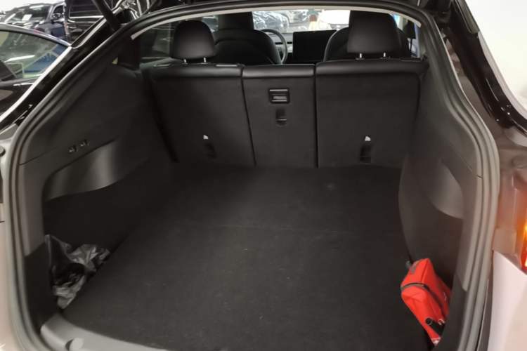 Used Tesla Model Y 2024 Rear-Wheel-Drive Version Trunk