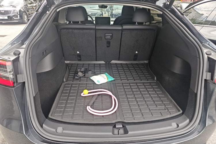 Used Tesla Model Y 2024 Rear-Wheel-Drive Version Trunk