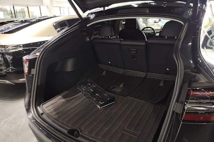 Used Tesla Model Y 2024 Rear-Wheel-Drive Version Trunk