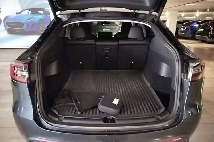 Used Tesla Model Y 2024 Rear-Wheel-Drive Version Trunk