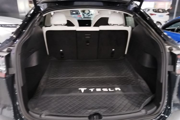 Used Tesla Model Y 2024 Long-Range All-Wheel-Drive Version Trunk