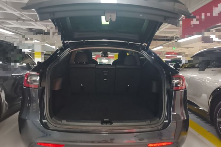 Used Tesla Model Y 2024 Long-Range All-Wheel-Drive Version Trunk