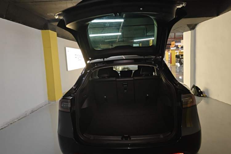 Used Tesla Model Y 2024 Rear-Wheel-Drive Version Trunk