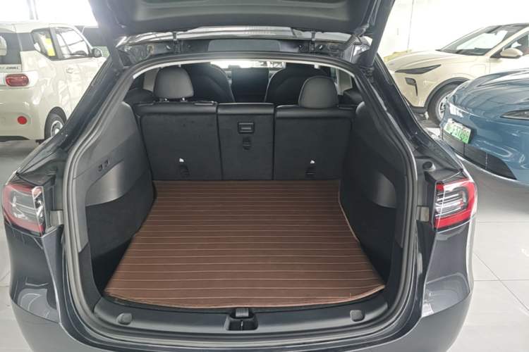 Used Tesla Model Y 2024 Rear-Wheel-Drive Version Trunk