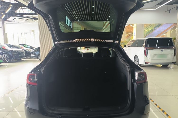 Used Tesla Model Y 2024 Long-Range All-Wheel-Drive Version Trunk