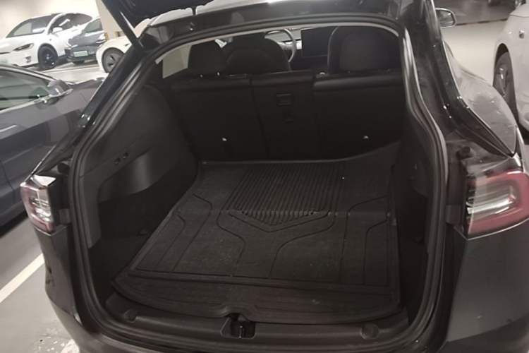 Used Tesla Model Y 2024 Rear-Wheel-Drive Version Trunk