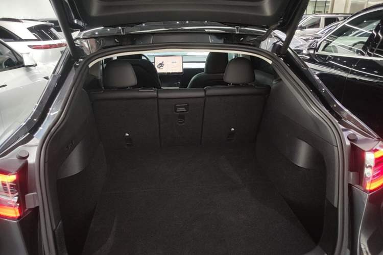 Used Tesla Model Y 2024 Rear-Wheel-Drive Version Trunk