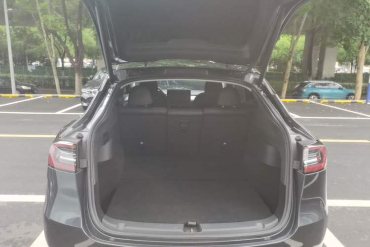 Used Tesla Model Y 2024 Rear-Wheel-Drive Version Trunk