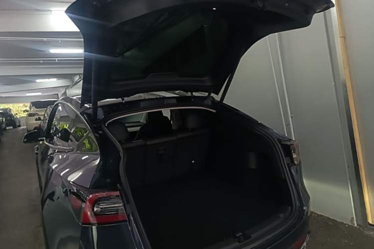 Used Tesla Model Y 2024 Long-Range All-Wheel-Drive Version Trunk