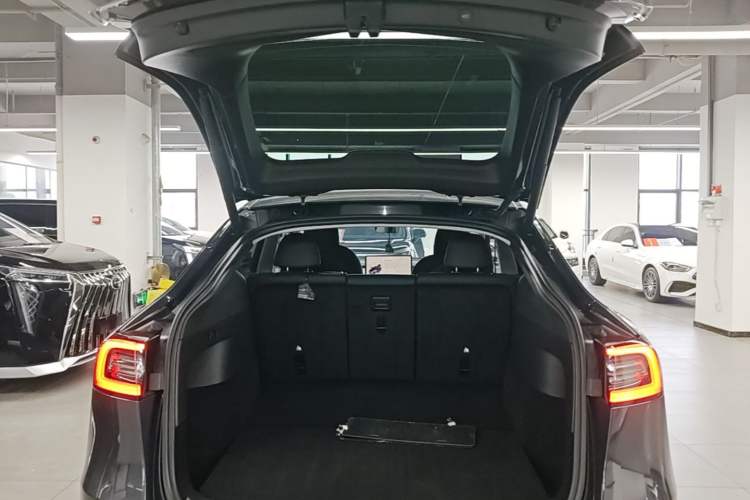 Used Tesla Model Y 2024 Rear-Wheel-Drive Version Trunk