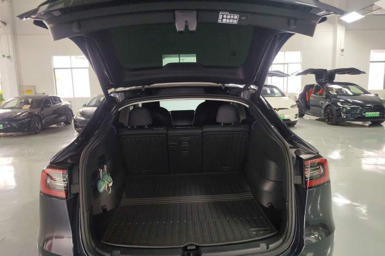 Used Tesla Model Y 2024 Long-Range All-Wheel-Drive Version Trunk