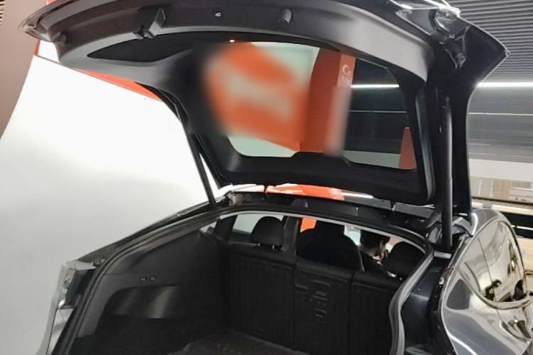 Used Tesla Model Y 2024 Long-Range All-Wheel-Drive Version Trunk
