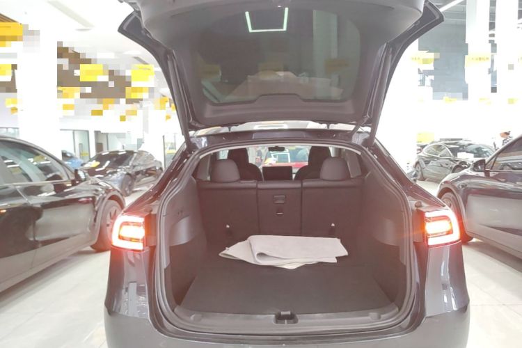 Used Tesla Model Y 2024 Long-Range All-Wheel-Drive Version Trunk